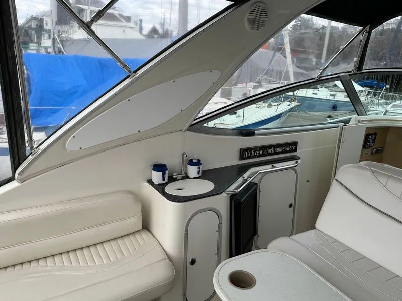 Slide: The Image of Maxum 3300 - Cockpit Wet Bar - 10