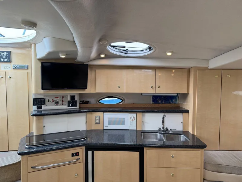 Slide: The Image of Maxum 3300 - Galley - 3