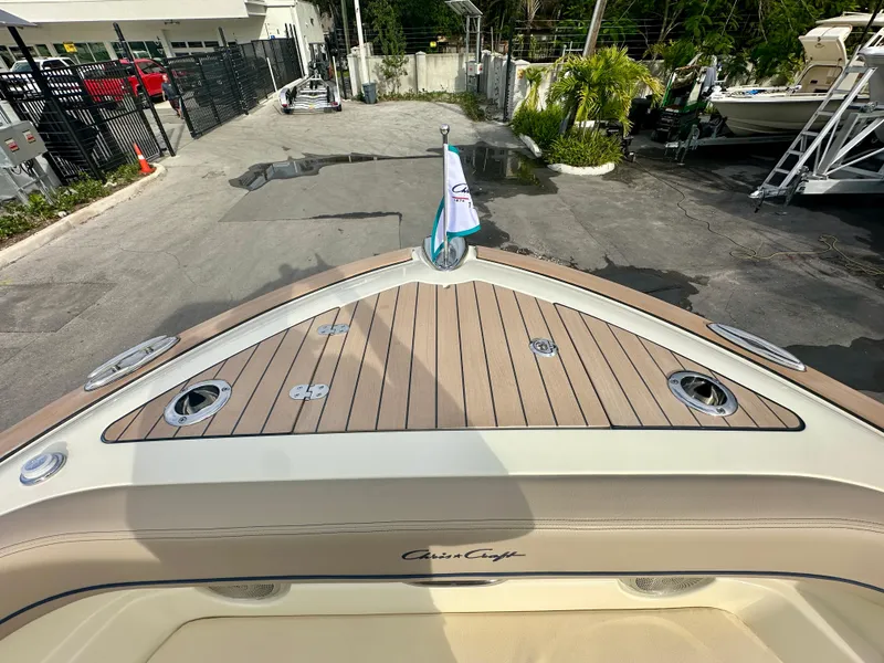 Slide: The Image of Chris-Craft Calypso 28 2025 - 17