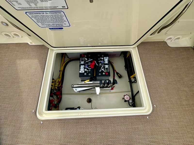 Slide: The Image of Chris-Craft Calypso 28 2025 - 18