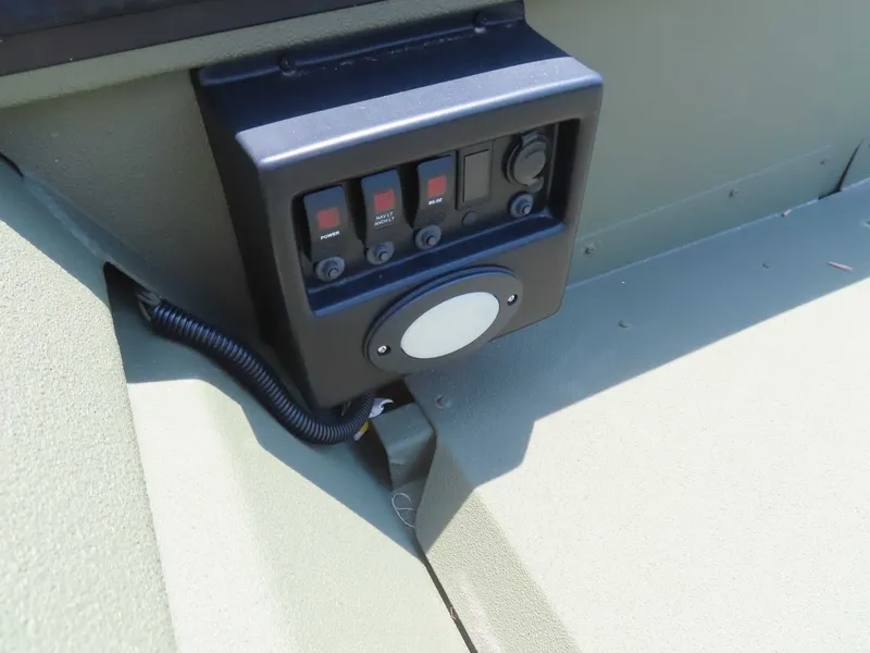 Slide: The Image of SeaArk 1652 Special 2025 - 4