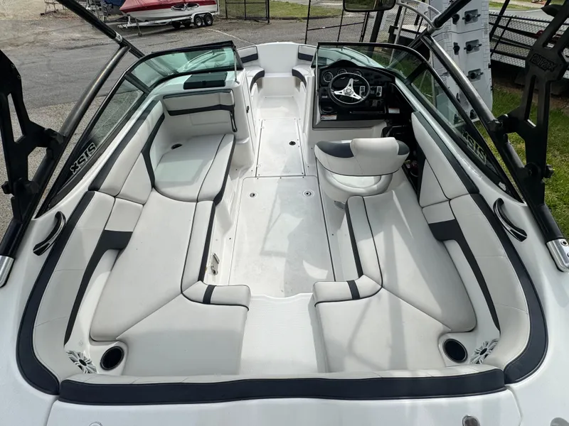 Slide: The Image of 2014 Yamaha Boats 212X interior with sleek seating and modern dashboard. - 7