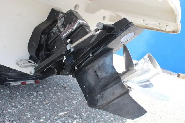 Slide: The Image of Sea Ray 220 Sundeck 2013 - 10