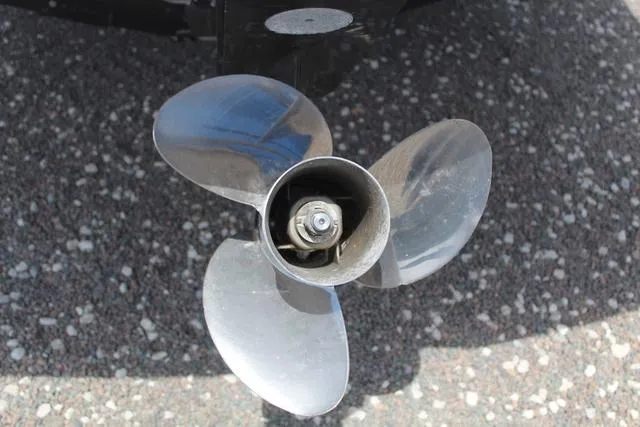 Slide: The Image of Sea Ray 220 Sundeck 2013 - 11