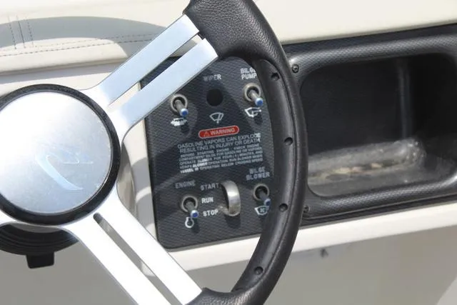 Slide: The Image of Sea Ray 220 Sundeck 2013 - 19