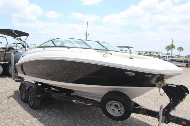 Slide: The Image of Sea Ray 220 Sundeck 2013 - 3