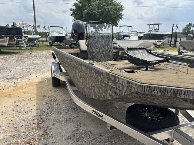 Slide: The Image of Thor LH1900CC W/ SEASTAR STEERING 2025 - 10