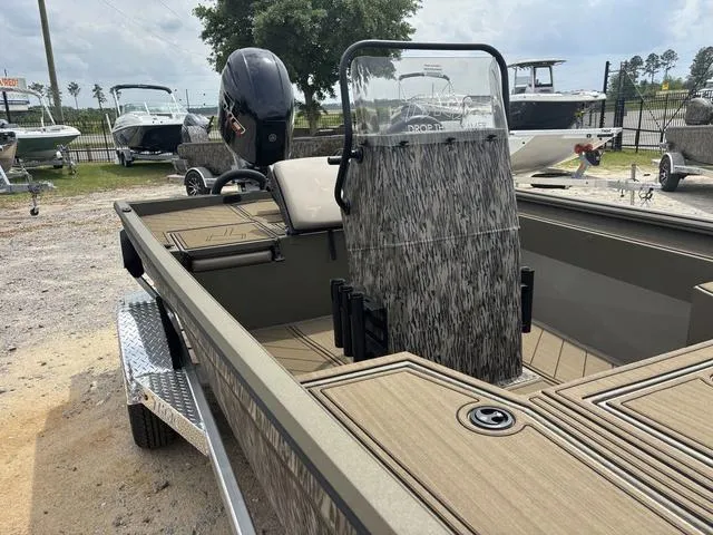 Slide: The Image of Thor LH1900CC W/ SEASTAR STEERING 2025 - 14