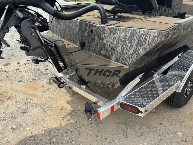 Slide: The Image of Thor LH1900CC W/ SEASTAR STEERING 2025 - 16