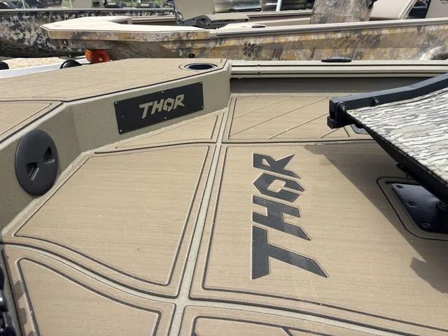 Slide: The Image of Thor LH1900CC W/ SEASTAR STEERING 2025 - 22