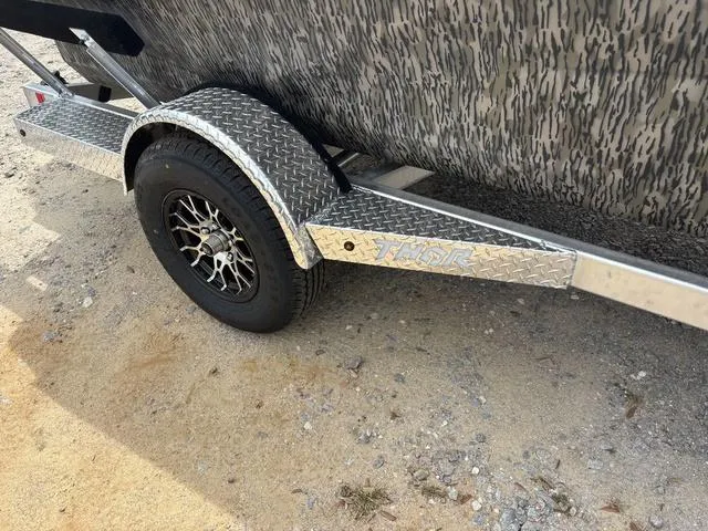 Slide: The Image of Thor LH1900CC W/ SEASTAR STEERING 2025 - 23