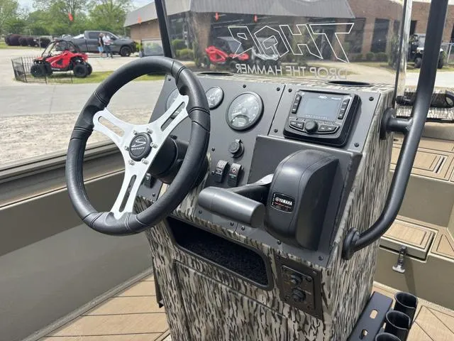 Slide: The Image of Thor LH1900CC W/ SEASTAR STEERING 2025 - 27