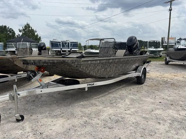 Slide: The Image of Thor LH1900CC W/ SEASTAR STEERING 2025 - 3