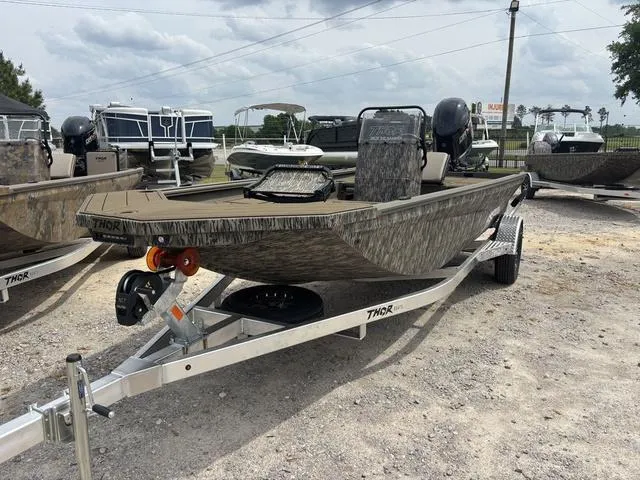 Slide: The Image of Thor LH1900CC W/ SEASTAR STEERING 2025 - 6