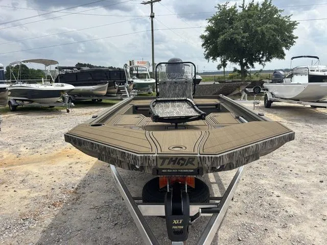 Slide: The Image of Thor LH1900CC W/ SEASTAR STEERING 2025 - 9