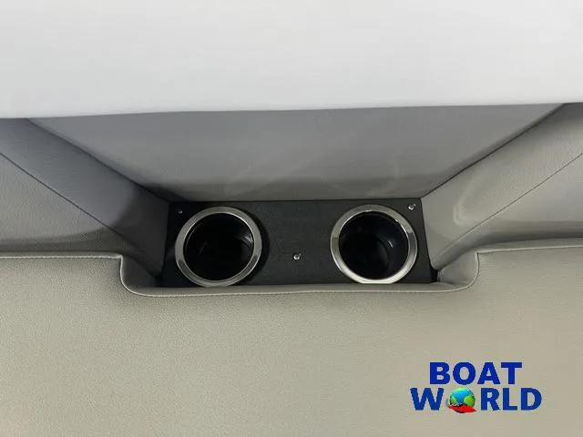 Slide: The Image of Princecraft Vectra 21 RL Lounge Swingback & Mercury 4-Stroke E 2025 - 25