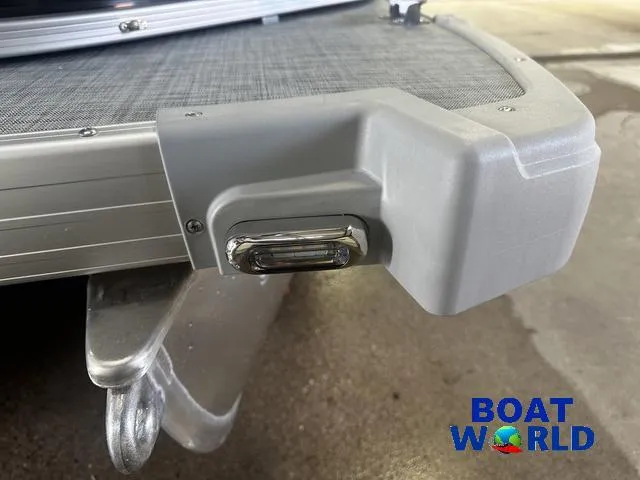 Slide: The Image of Princecraft Vectra 21 RL Lounge Swingback & Mercury 4-Stroke E 2025 - 32