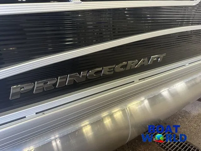 Slide: The Image of Princecraft Vectra 21 RL Lounge Swingback & Mercury 4-Stroke E 2025 - 33