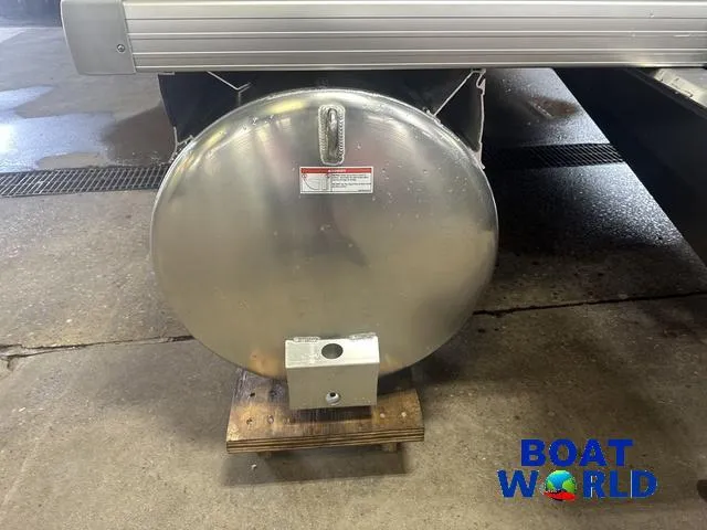 Slide: The Image of Princecraft Vectra 21 RL Lounge Swingback & Mercury 4-Stroke E 2025 - 34