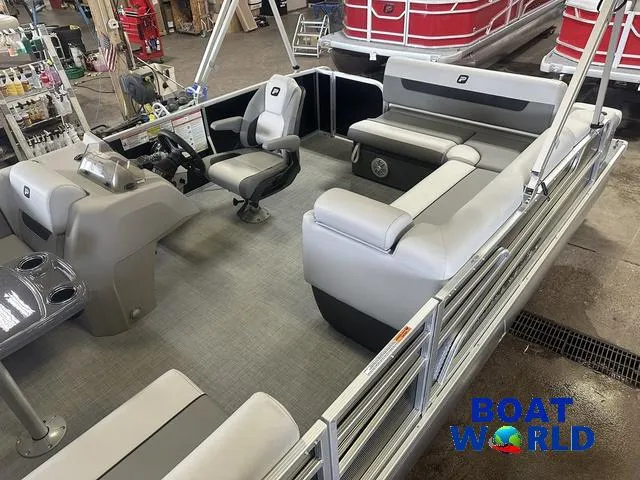 Slide: The Image of Princecraft Vectra 21 RL Lounge Swingback & Mercury 4-Stroke E 2025 - 4