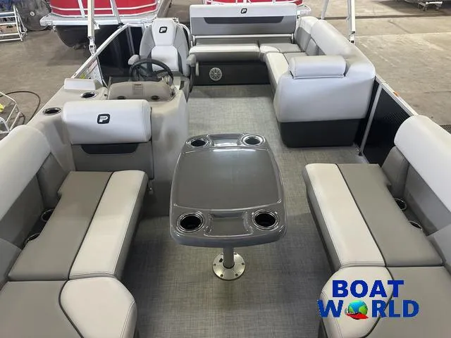 Slide: The Image of Princecraft Vectra 21 RL Lounge Swingback & Mercury 4-Stroke E 2025 - 7