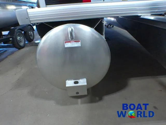 Slide: The Image of 2025 Princecraft Vectra 21 Cruise Lounge pontoon detail at Boat World showroom. - 35