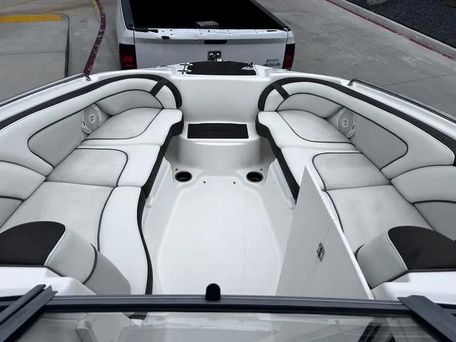 Slide: The Image of Yamaha 242 Limited 2013 - 10