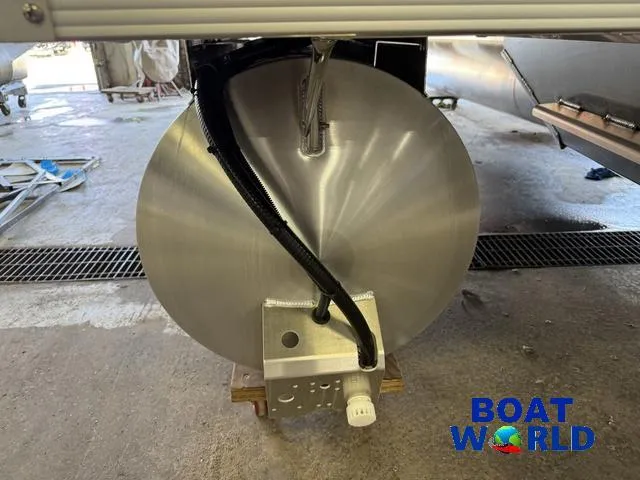 Slide: The Image of 2025 Tahoe Sport 2185 Quad Fish pontoon detail with Honda 4-Stroke EFI engine. - 41