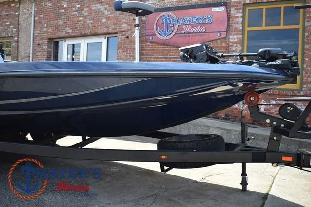 Slide: The Image of Ikon Boats LX20 2024 - 10