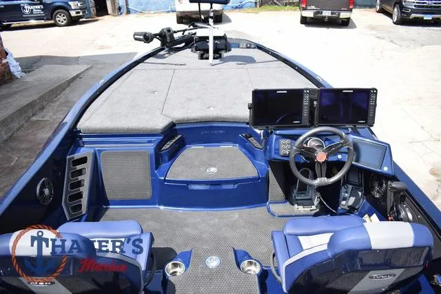 Slide: The Image of Ikon Boats LX20 2024 - 14