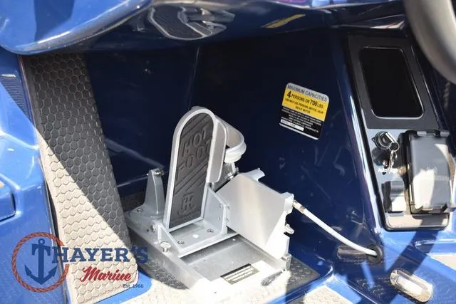 Slide: The Image of Ikon Boats LX20 2024 - 18