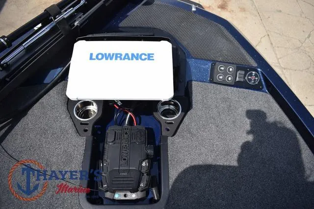 Slide: The Image of Ikon Boats LX20 2024 - 30