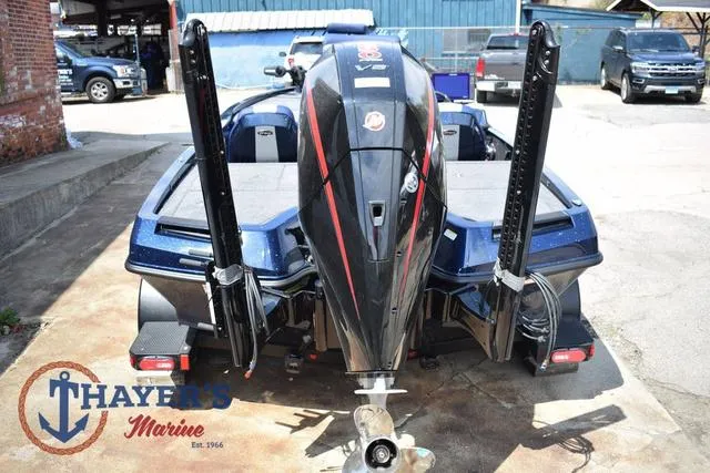 Slide: The Image of Ikon Boats LX20 2024 - 4