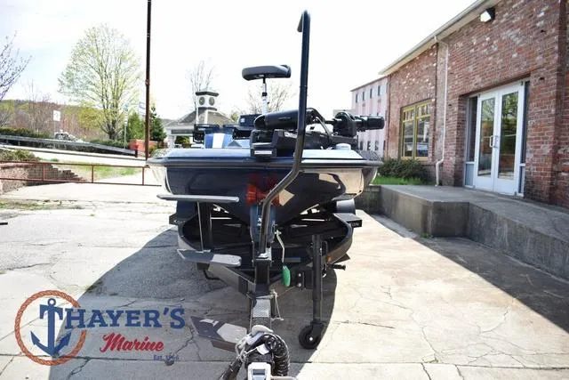 Slide: The Image of Ikon Boats LX20 2024 - 7