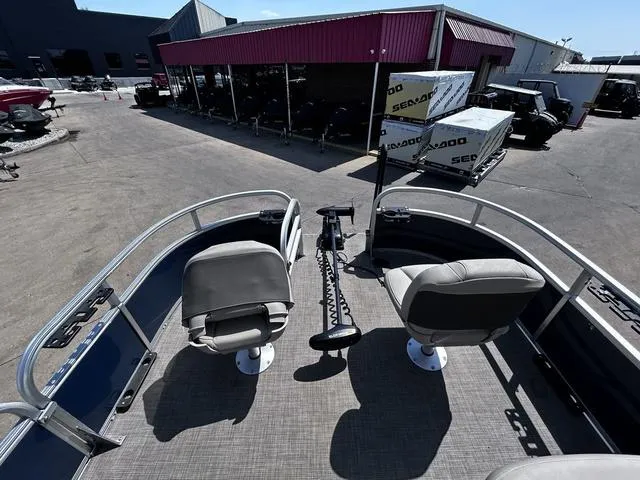 Slide: The Image of 2023 Sun Tracker Bass Buggy® 16 XL Select pontoon boat with dual seats and trolling motor. - 14