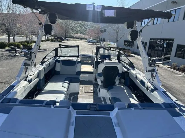 Slide: The Image of Malibu M220 2024 - 6