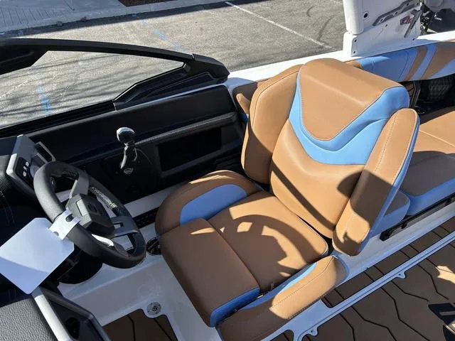 Slide: The Image of Malibu 23 MXZ 2024 - 7