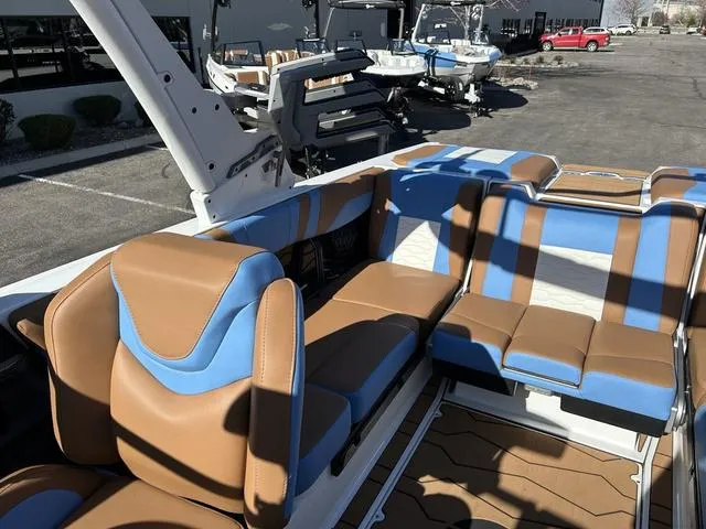 Slide: The Image of Malibu 23 MXZ 2024 - 8