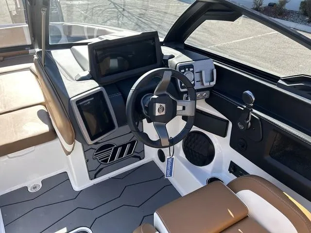 Slide: The Image of Malibu 23 MXZ 2024 - 11