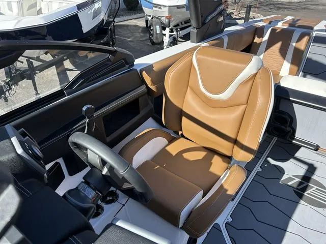 Slide: The Image of Malibu 23 MXZ 2024 - 18