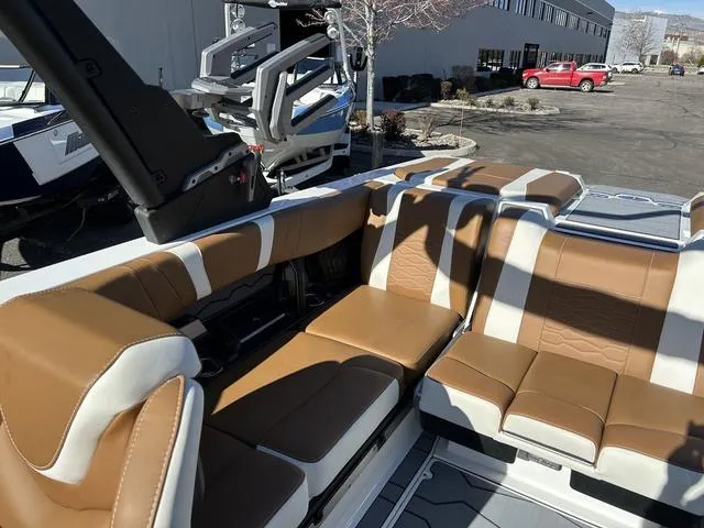 Slide: The Image of Malibu 23 MXZ 2024 - 20