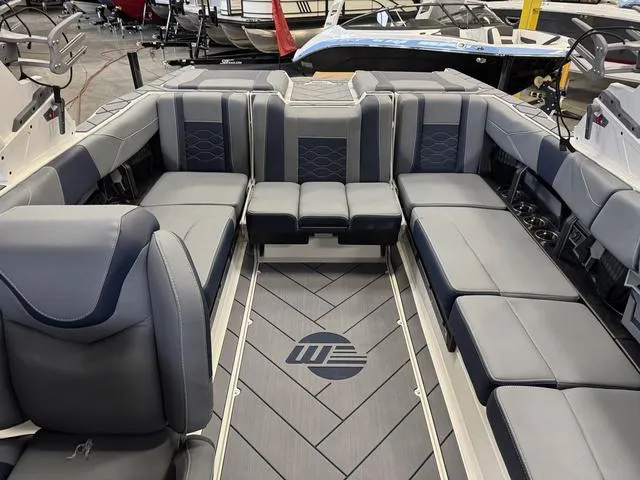 Slide: The Image of Malibu Wakesetter 23 LSV 2025 - 10