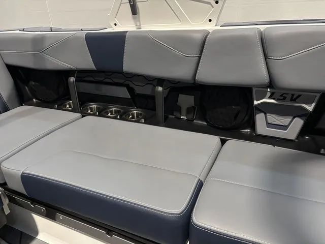 Slide: The Image of Malibu Wakesetter 23 LSV 2025 - 12