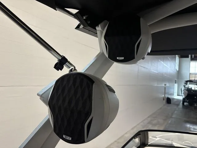 Slide: The Image of Malibu Wakesetter 23 LSV 2025 - 13