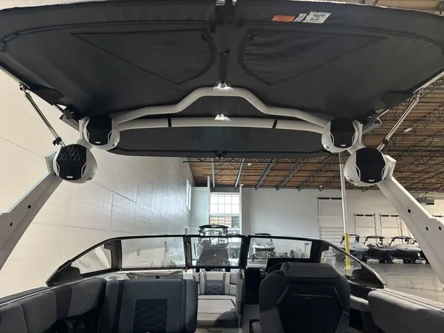 Slide: The Image of Malibu Wakesetter 23 LSV 2025 - 14