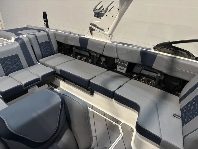 Slide: The Image of Malibu Wakesetter 23 LSV 2025 - 19