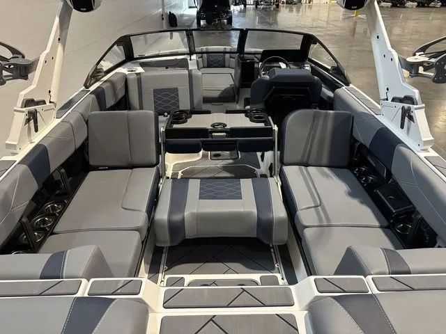 Slide: The Image of Malibu Wakesetter 23 LSV 2025 - 22