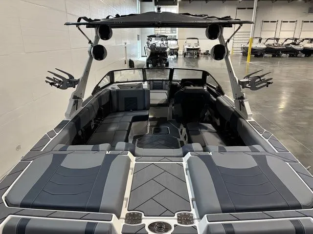 Slide: The Image of Malibu Wakesetter 23 LSV 2025 - 23