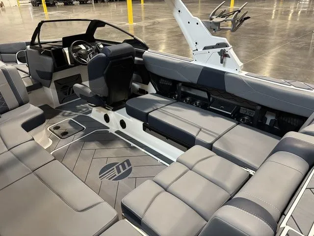 Slide: The Image of Malibu Wakesetter 23 LSV 2025 - 28