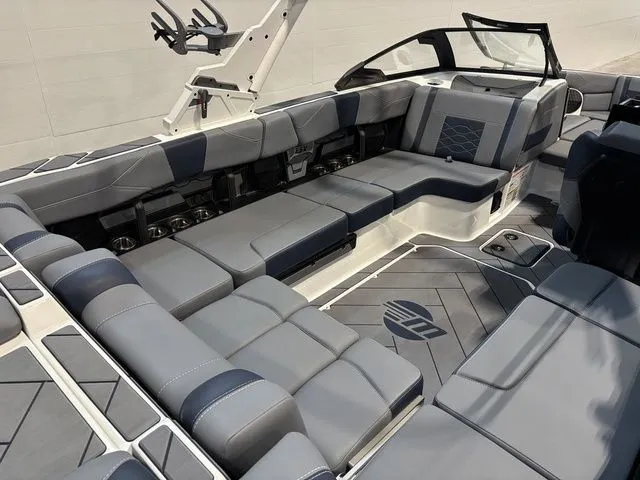 Slide: The Image of Malibu Wakesetter 23 LSV 2025 - 29